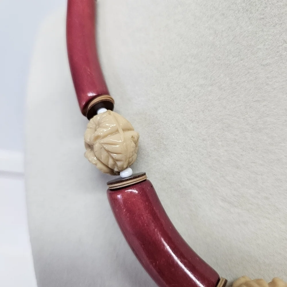 VINTAGE Plastic & Glass Cream and Red Beaded Necklace